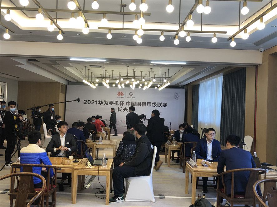 克洛普在发布会上谈到了麦卡利斯特的伤势，并表示希望他能在接下来的三四天在康复方面取得巨大进展。